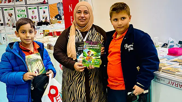 Yazar Eker okurlarıyla buluştu