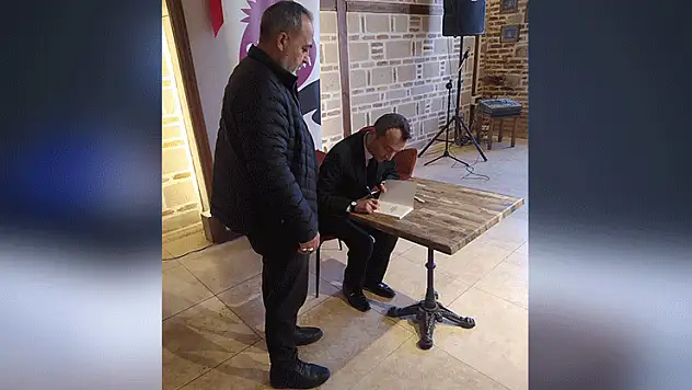 Yazar Maden, Konya'da kitapseverlerle