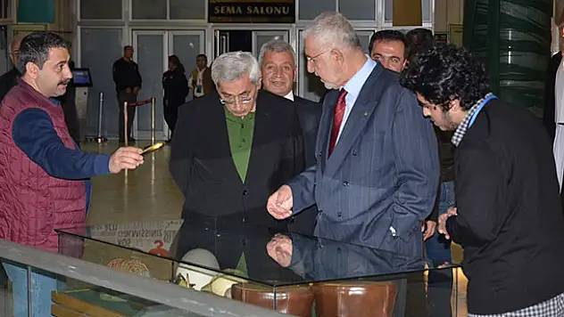 Yazar Ömer Tuğrul İnançer, Konya'daki 'Derviş Çeyizi' Sergisini Gezdi