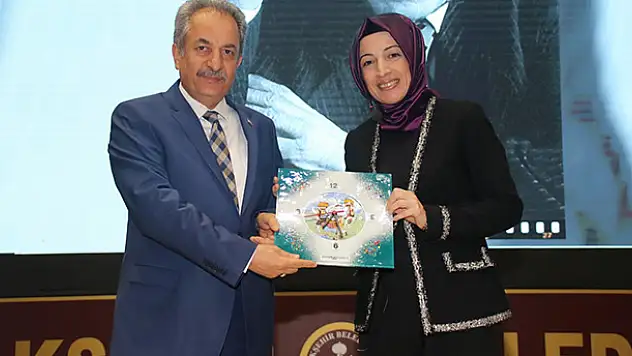Yazar Tarık Buğra memleketi Akşehir'de anıldı