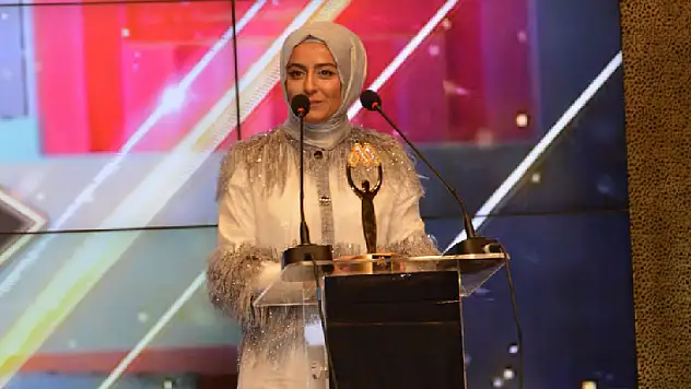 Yazarımız Ekmekci'ye Altın Marka ödülü verildi