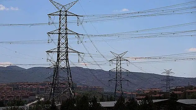 Yazın artan elektrik talebi bilinçli tüketim alışkanlıklarını zorunlu kılıyor