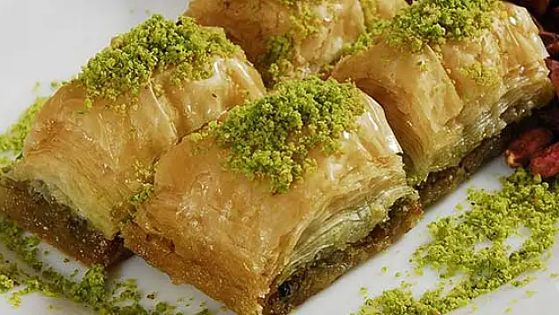 Yediği baklava parçası nefes borusuna kaçan lise öğrencisi öldü