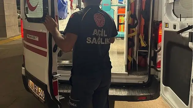 Yeğen amcasını bıçakladı