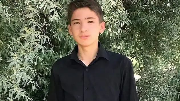 Yem karma makinesi ile traktör arasına sıkışan Fatih, yaşamını yitirdi
