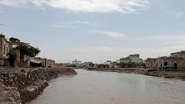 Yemen'de sel nedeniyle yerinden olan ailelerin sayısı 12 bini geçti
