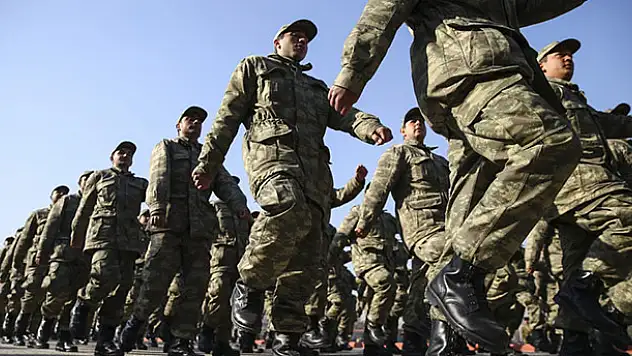 Yeni askerlik sistemi bayram sonrasına kaldı
