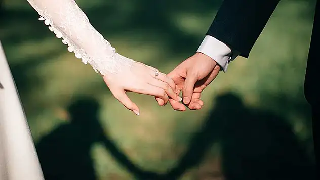 Yeni evleneceklere 150 bin TL destek! Resmi Gazete'de yayınlandı
