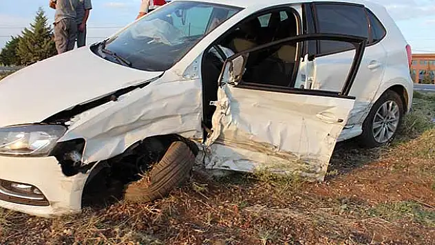 Yeni Evlenen Çift Balayı Dönüşü Kaza Yaptı: 3 yaralı
