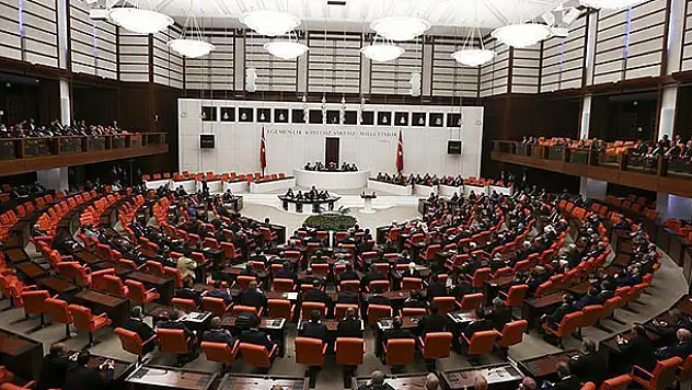 Yeni KHK yayımlandı… 1823 kişi göreve iade edildi