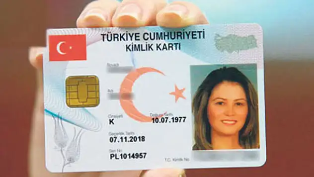 Yeni kimlik yoğunluğu mesai saatini uzattı