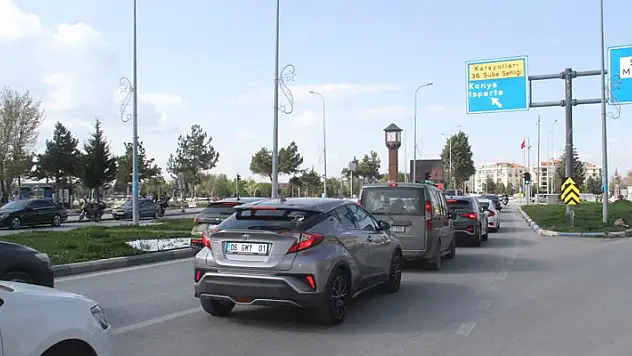 Yeni Konya-Antalya karayolunda bayram dönüşü trafiği yoğunluğu
