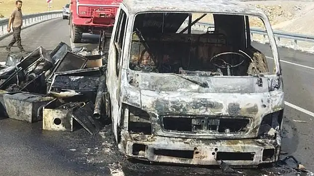 Yeni Konya- Antalya yolunda doğal gaz kombi yüklü kamyon küle döndü