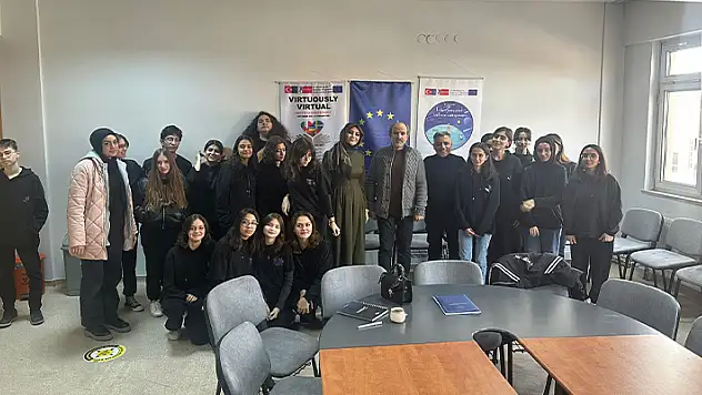 Yeni Meram Genel Yayın Yönetmeni Gümüş, genç öğrencilere dijital gazeteciliği anlattı