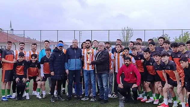 Yeni Meramspor ve Yolspor kupayı aldı
