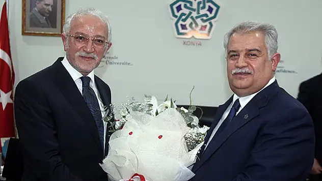 Yeni rektör görevine gözyaşlarıyla başladı
