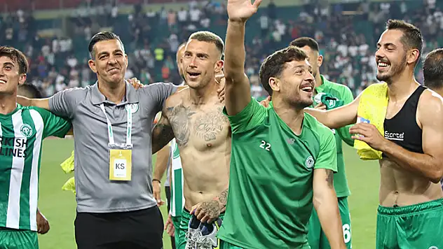 Yeni transferlerden 8'i forma giydi