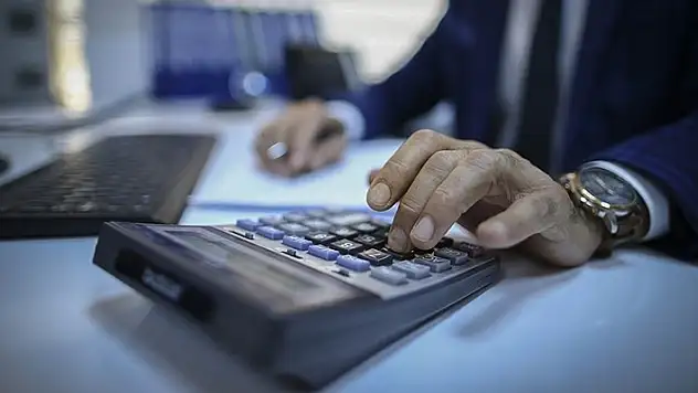 Yeniden değerleme oranı bu yıl için yüzde 122,93 olarak belirlendi! Trafik cezaları, pasaport, ehliyet harçlarına rekor zam