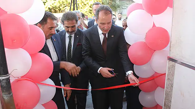 Yeniden Refah Partisi Genel Başkanı Fatih Erbakan, Konya'da parti binasının açılışına katıldı
