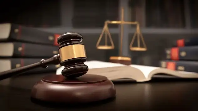 Yenidoğan bebeği çöp konteynerinin yanına bırakan sanıklara 21'er yıla kadar hapis istemi