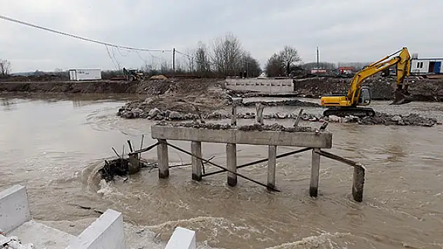 Yenilenen köprü gün sayıyor