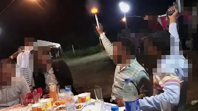 Yer Aksaray! Düğünde onlarca kişinin içinde havaya ateş açtılar