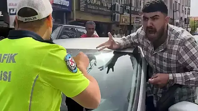Yer: Aksaray! Kendisini uyaran polisin üzerine aracını sürdü
