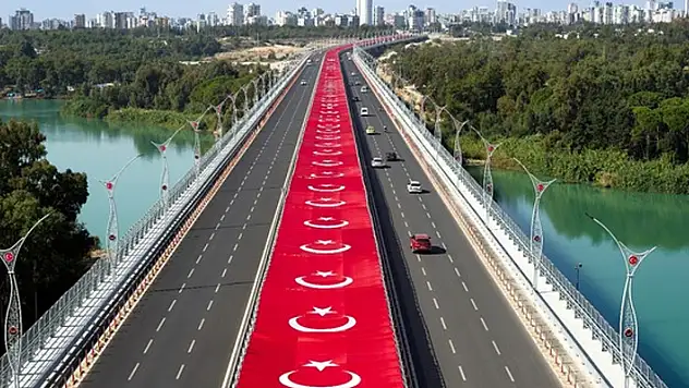 Yer gök kırmızı beyaz!