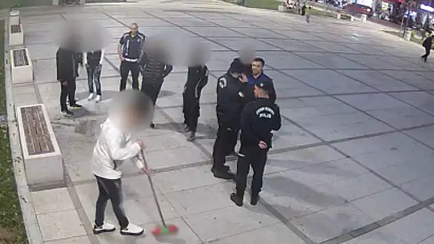 Yere attıkları çekirdek kabuklarını temizleyip, ceza ödediler
