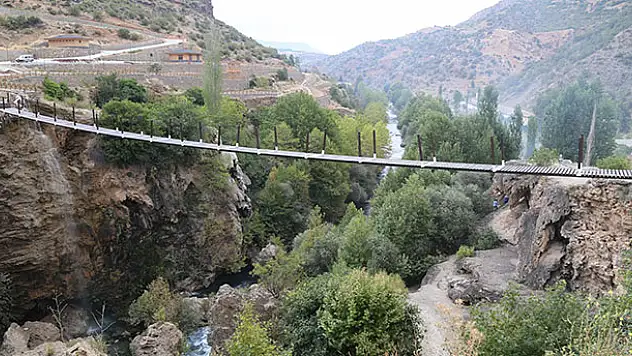Yerköprü Şelalesi'ne asma köprü kuruluyor