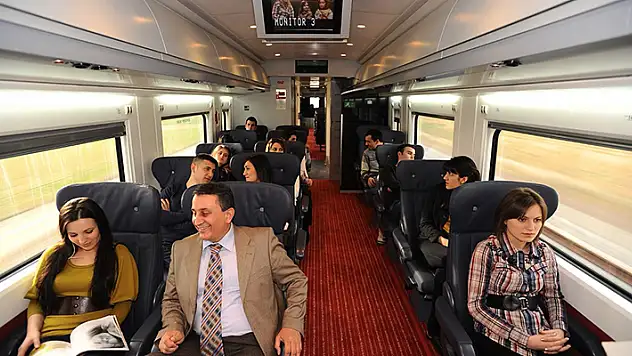 YHT'ler ara tatilde yolcu sayısı ile rekor kırdı! Yolcu sayısı, Konya-İstanbul hattında 4 bin 852'den 6 bin 301'e yükseldi

