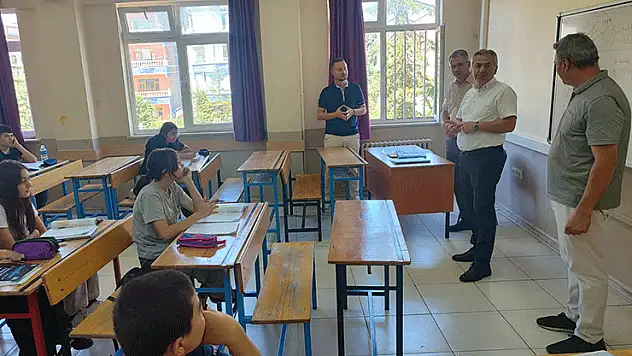 Yiğit, DYK'larda eğitim alan öğrencilerle buluştu