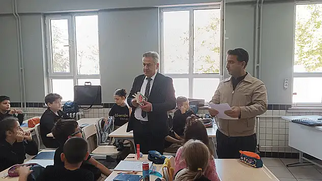 Yiğit, öğrenci ve öğretmenlerle buluştu