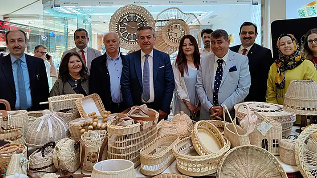 Yıl sonu sergisi büyük beğeni aldı