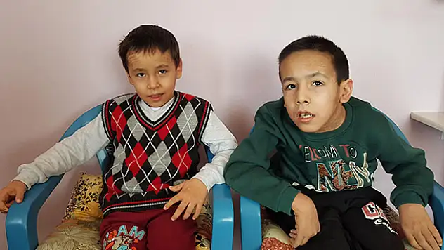 Yılan Derili Kardeşlere Teşhis Konulamıyor