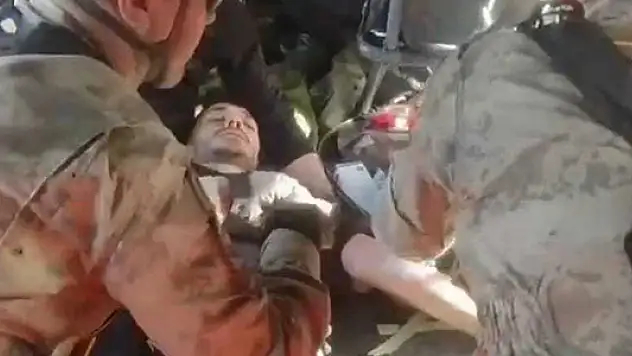Yılanın ısırdığı kişi, askeri helikopterle alınıp, ambulansla hastaneye götürüldü
