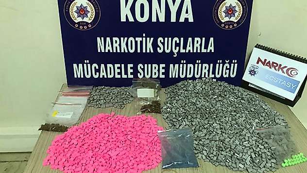 Yılbaşında satış planı yapan torbacılara Konya Narkotikten darbe