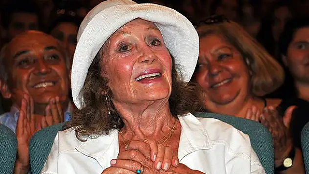 Yıldız Kenter hayatını kaybetti