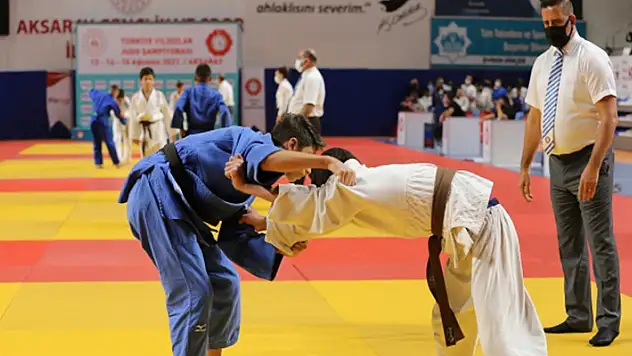 Yıldızlar Judo Türkiye Şampiyonası'nın ikinci gününde kadınlar ve erkeklerde madalyalar sahiplerini buldu
