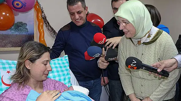 Yılın ilk bebeği 'Anıl' bebek oldu