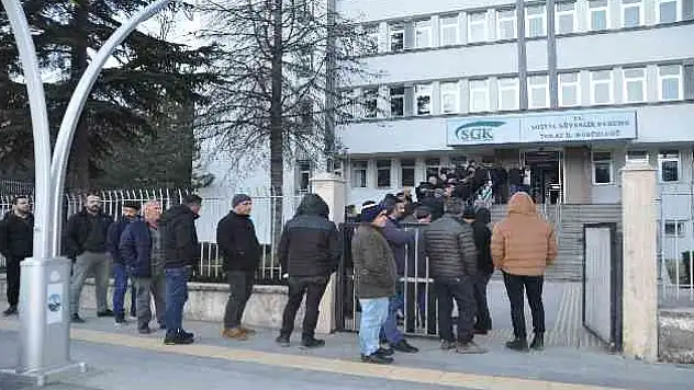 Yılın son günü EYT kuyruğu