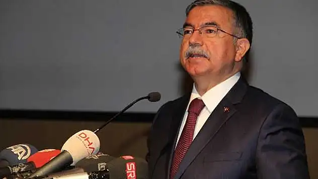 Yılmaz: 'Şehitlerimiz bu bayrak inmesin diye can verdi'