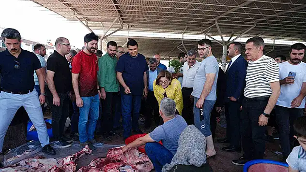 Yılmaz ve Şahin vatandaşlarla bayramlaştı