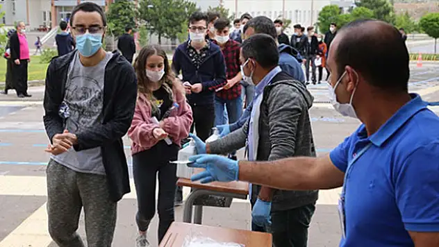 YKS adayları maske ve dezenfektanı ile sınava girebilecek