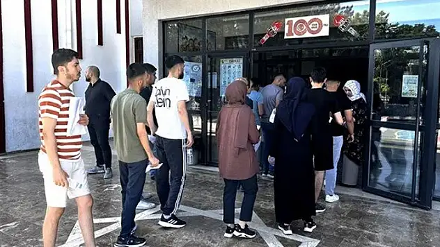 YKS'de ilk oturum sona erdi: 3 milyon aday üniversite sınavına girdi
