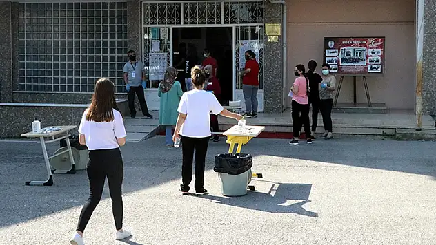 YKS'nin ikinci oturumu Alan Yeterlilik Testleri başladı

