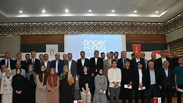 YKS ve LGS'de derece yapan İmam Hatip Lisesi öğrencileri ödüllendirildi 