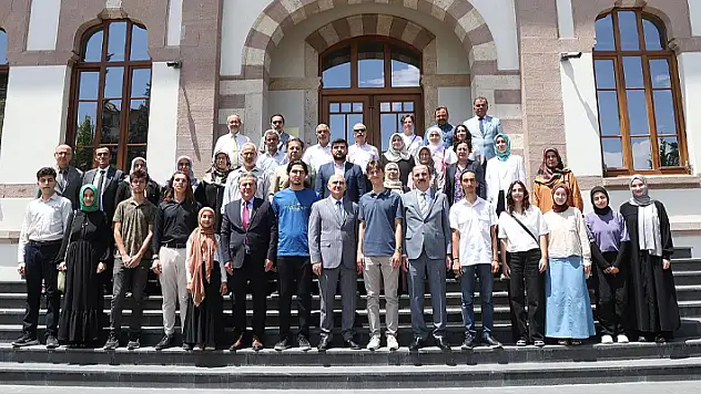 YKS'de ilk 100'e giren öğrenciler, Vali Özkan ve Başkan Altay'la buluştu 