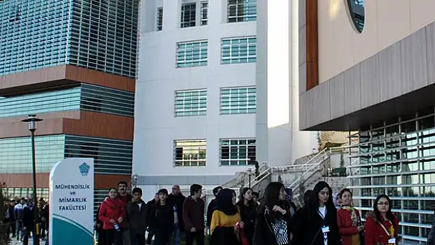 YÖK'ten 38 NEÜ öğrencisine doktora çalışmalarında burs