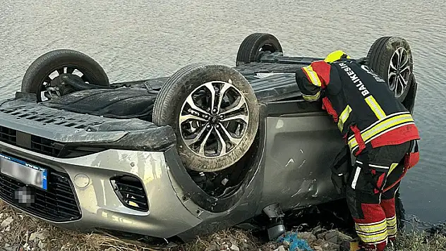 Yol dışına savrulan otomobil takla attı, sürücü kayıp